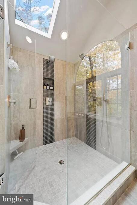 Villa Luxury Modern Waterfront Retreat Montross Esterno foto