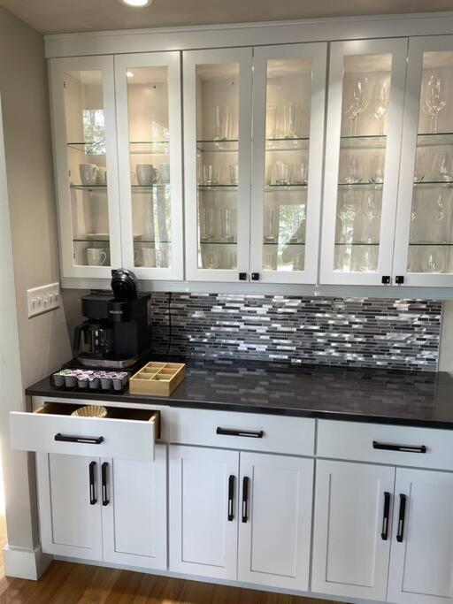 Villa Luxury Modern Waterfront Retreat Montross Esterno foto